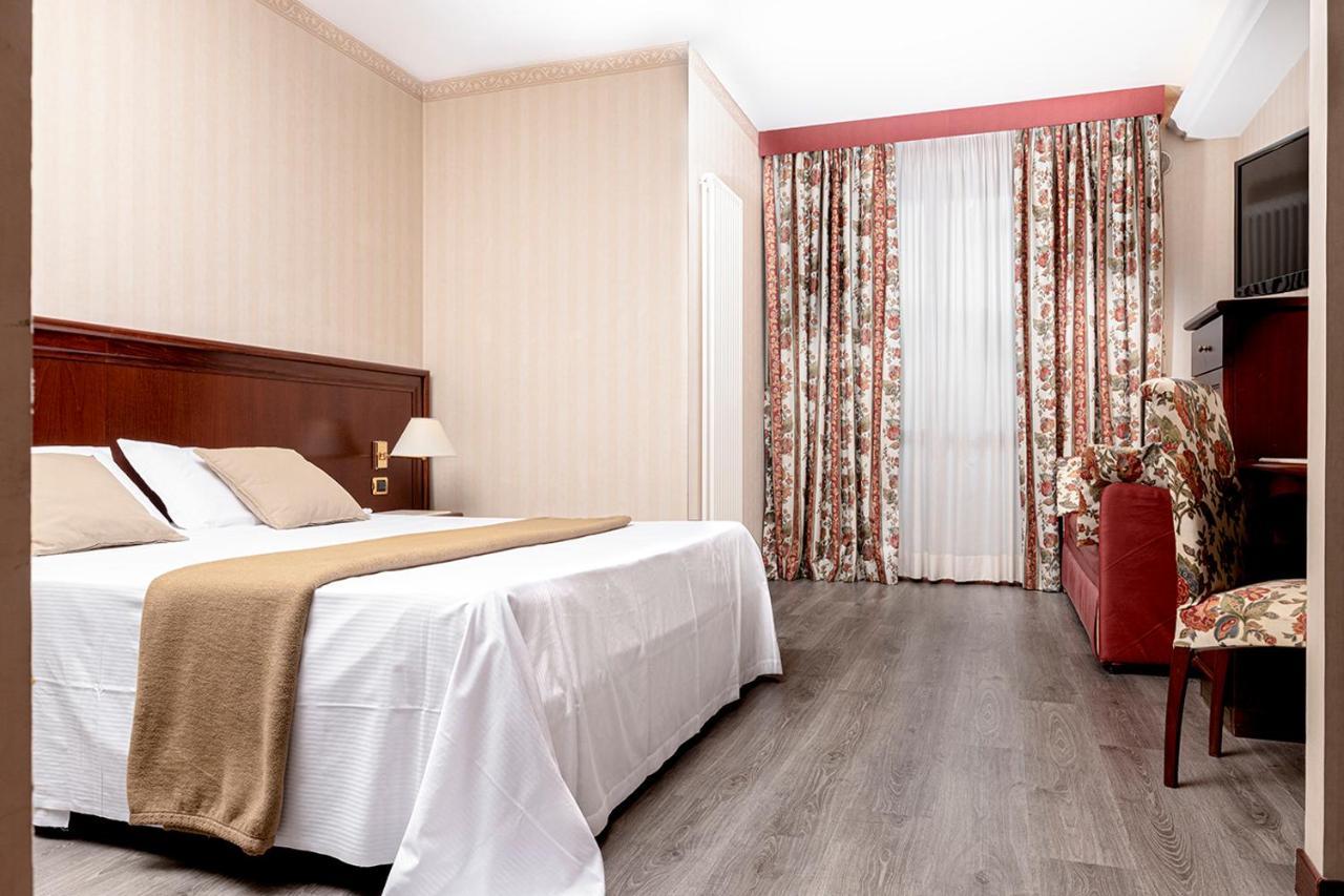 Hotel Poli Castelnovo di Sotto Ngoại thất bức ảnh