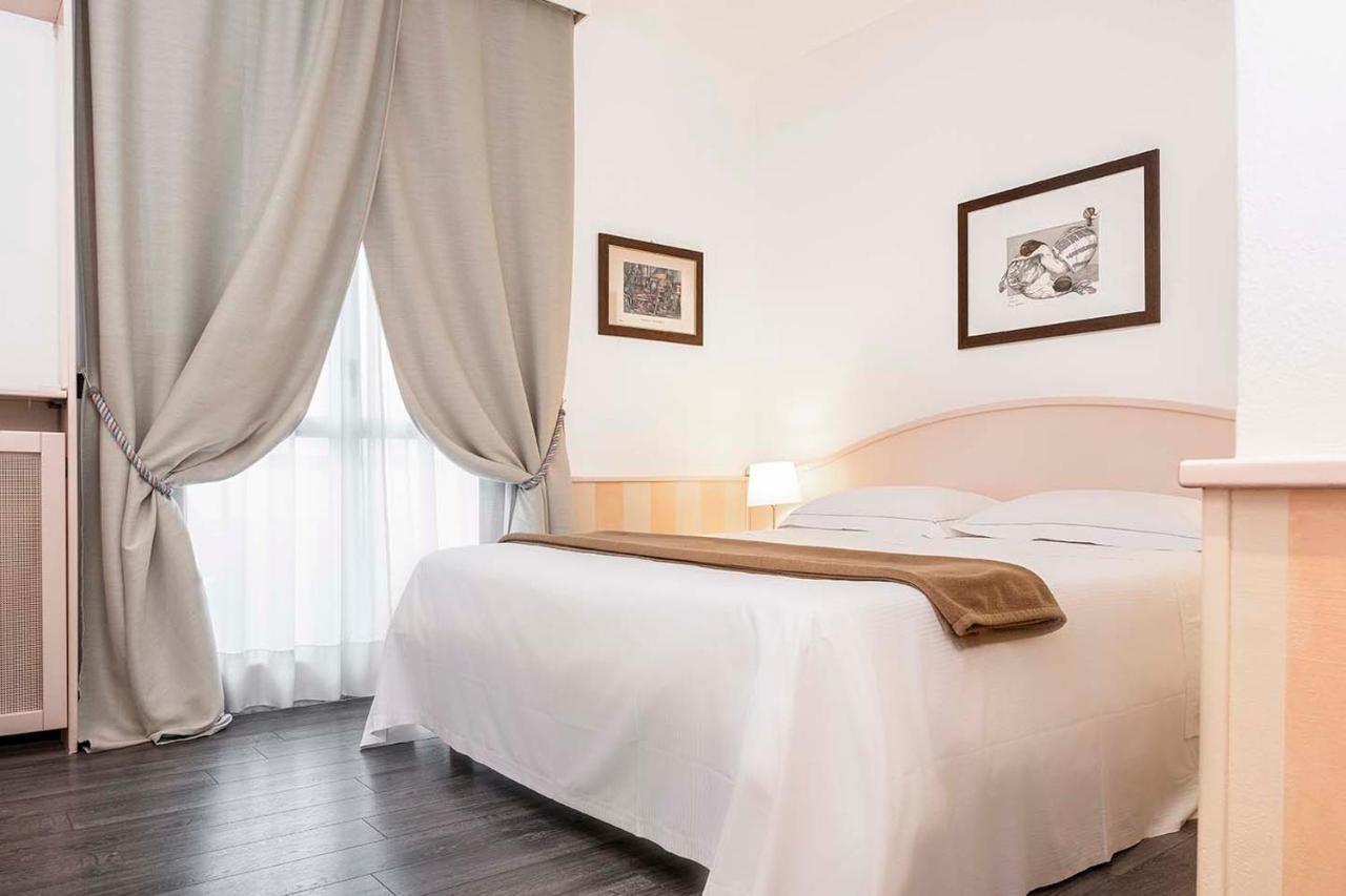 Hotel Poli Castelnovo di Sotto Ngoại thất bức ảnh