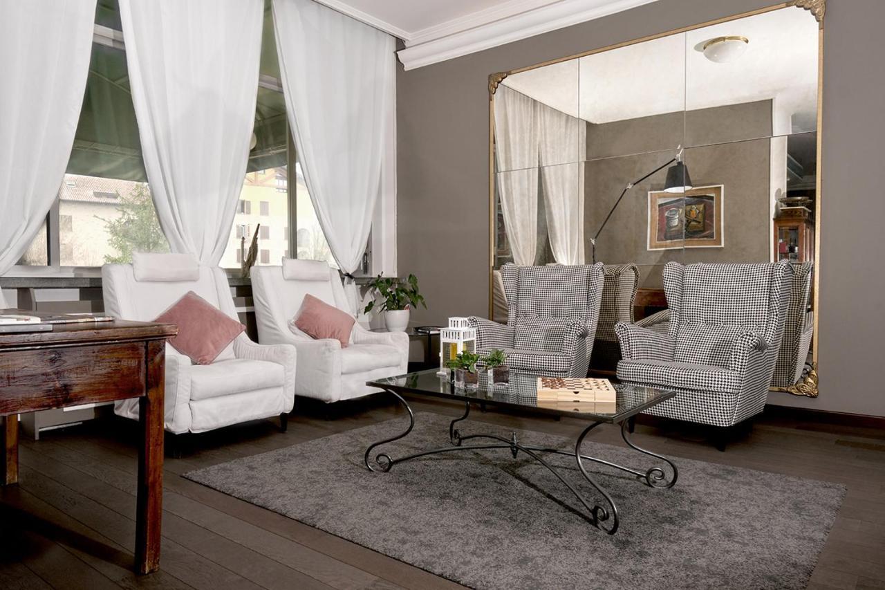 Hotel Poli Castelnovo di Sotto Ngoại thất bức ảnh