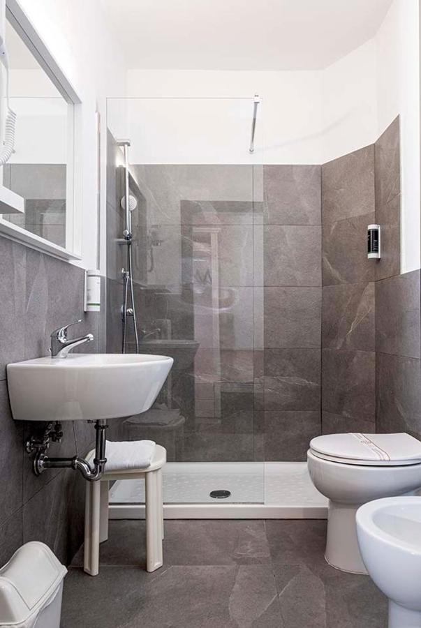 Hotel Poli Castelnovo di Sotto Ngoại thất bức ảnh
